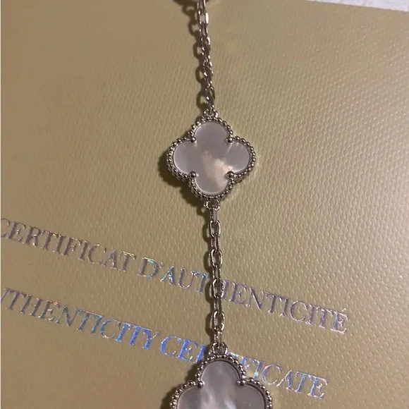 VC&A Alhambra Bracelet – Silver Mother of Pearl {Full Set} - Picture 4 of 6